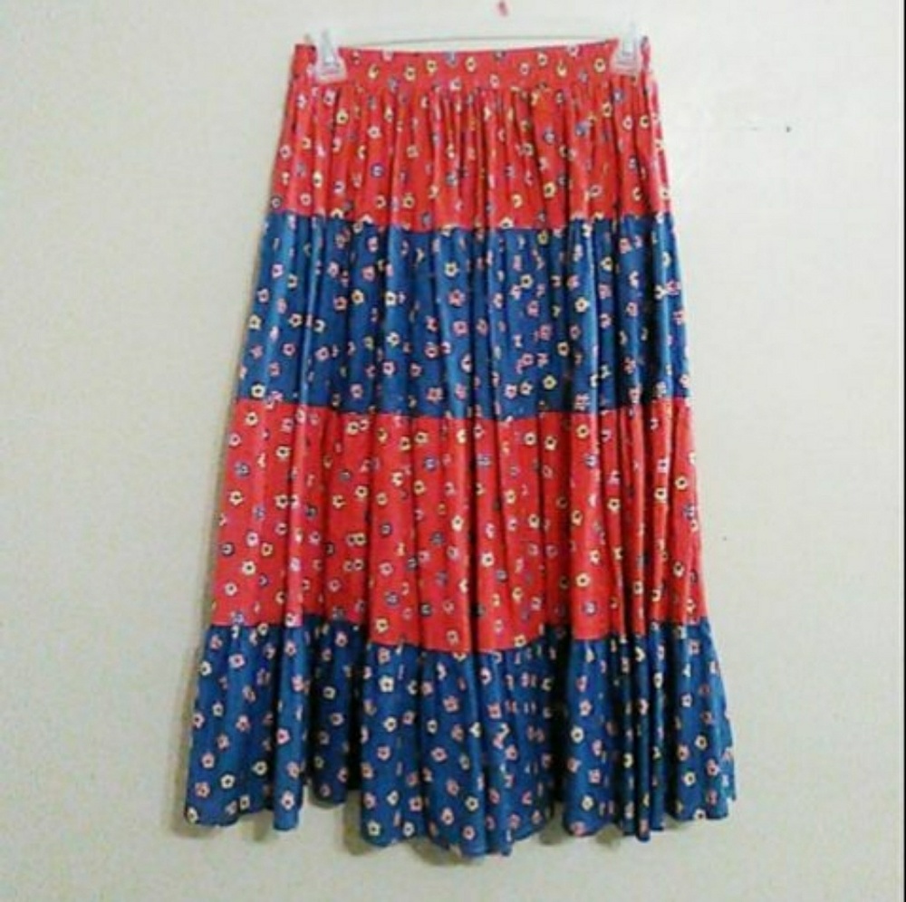 On the verge woman's dress size medium